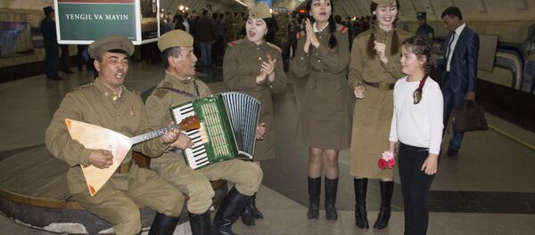 Акция к 9 мая в Ташкентском метро - Sputnik Узбекистан