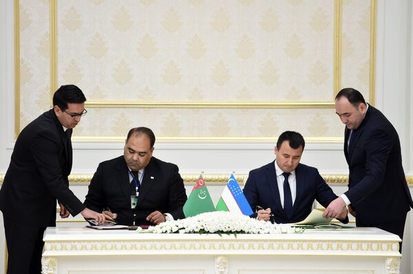 В апреле 2018 года Узбекистан и Туркменистан подписали соглашение о торговых домах. - Sputnik Узбекистан