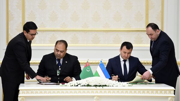 Uzbekistan i Turkmenistan podpisali soglasheniye o torgovыx domax - Sputnik Oʻzbekiston