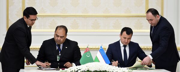 Узбекистан и Туркменистан подписали соглашение о торговых домах Узбекистан и Туркменистан подписали соглашение о торговых домах - Sputnik Ўзбекистон