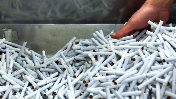 Производство сигарет на фабрике - Sputnik Узбекистан