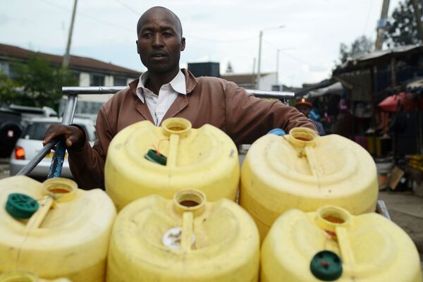 42-летний Самсон Мули, продавец воды из Найроби - Sputnik Узбекистан