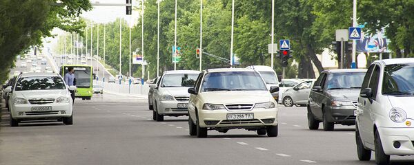 Автомобильное движение в Ташкенте Автомобильное движение в Ташкенте - Sputnik Ўзбекистон