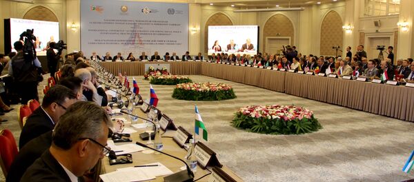 Международная конференция организованная по инициативе Федерации профсоюзов РУз Международная конференция организованная по инициативе Федерации профсоюзов РУз - Sputnik Ўзбекистон