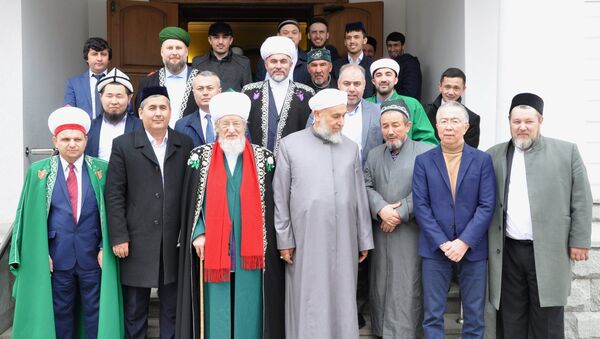 Узбекские священнослужители приняли участие в международном форуме мусульманского духовенства в Уфе - Sputnik Узбекистан