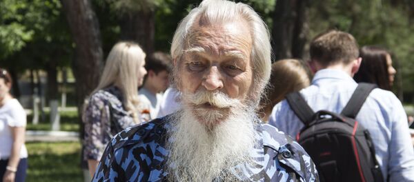 Ветеран на встрече участников автопробега Победа - одна на всех в Ташкенте Ветеран на встрече участников автопробега Победа - одна на всех в Ташкенте - Sputnik Узбекистан