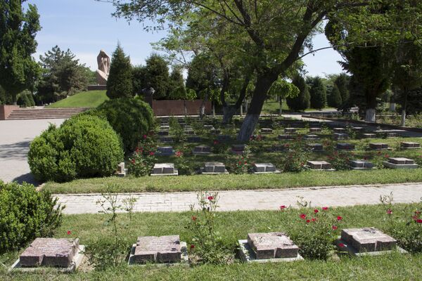 Мемориальный комплекс Братские могилы в Ташкенте - Sputnik Узбекистан