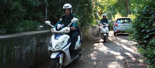 В Ташкенте появился уникальный патруль на скутерах В Ташкенте появился уникальный патруль на скутерах - Sputnik Узбекистан