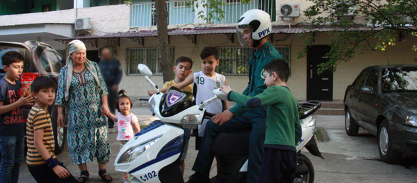 В Ташкенте появился уникальный патруль на скутерах В Ташкенте появился уникальный патруль на скутерах - Sputnik Ўзбекистон