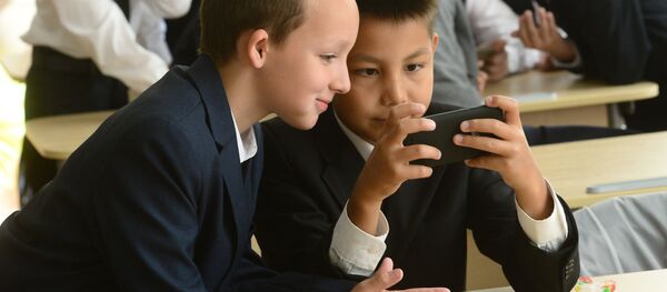 Школьники во время перемены, архивное фото Школьники во время перемены, архивное фото - Sputnik Ўзбекистон