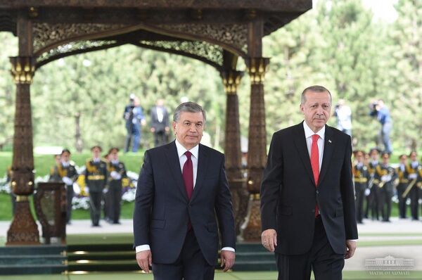 Президенты Узбекистана и Турции - Шавкат Мирзиёев и Реджеп Эрдоган - Sputnik Узбекистан