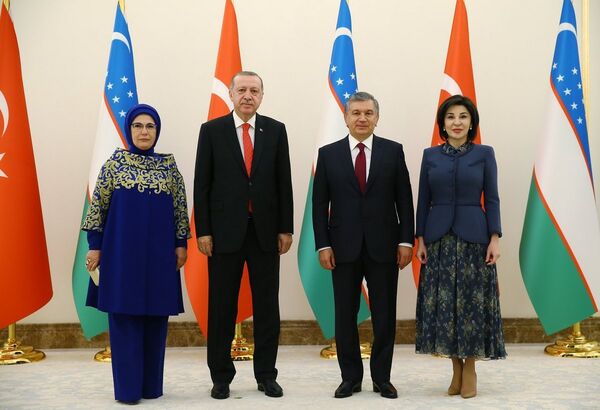 Президенты Узбекистана и Турции с супругами в резиденции Куксарой - Sputnik Узбекистан