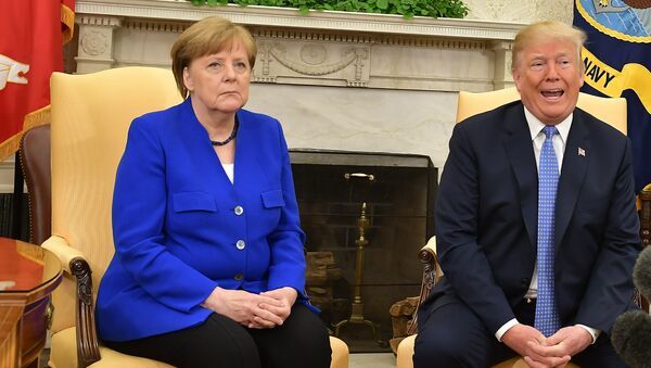 Prezident SSHA Donald Tramp i kantsler Germanii Angela Merkel vo vremya vstrechi v Vashingtone - Sputnik Oʻzbekiston