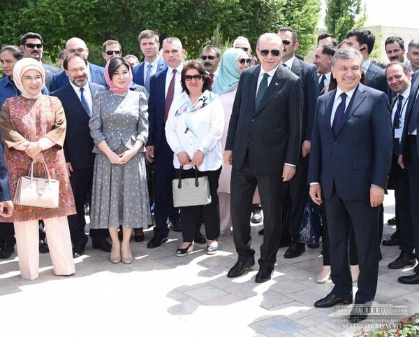 Шавкат Мирзиёев и Реджеп Тайип Эрдоган посетили мавзолей Бахоуддина Накшбанда - Sputnik Узбекистан