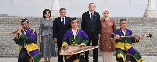 Шавкат Мирзиёев и Реджеп Тайип Эрдоган осмотрели архитектурные памятники Бухары - Sputnik Узбекистан