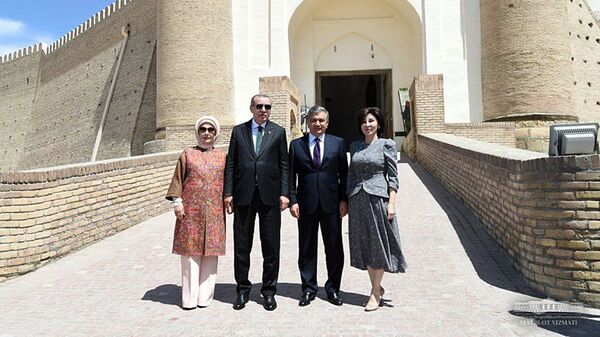 Шавкат Мирзиёев и Реджеп Тайип Эрдоган осмотрели архитектурные памятники Бухары - Sputnik Узбекистан
