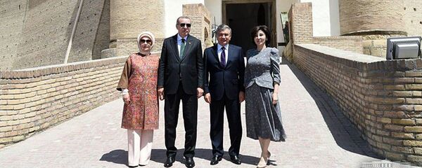 Шавкат Мирзиёев и Реджеп Тайип Эрдоган осмотрели архитектурные памятники Бухары Шавкат Мирзиёев и Реджеп Тайип Эрдоган осмотрели архитектурные памятники Бухары - Sputnik Ўзбекистон