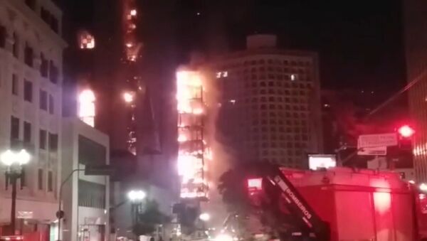 Спутник_Пожар в многоэтажном здании в Сан-Паулу. Видео с места ЧП - Sputnik Узбекистан