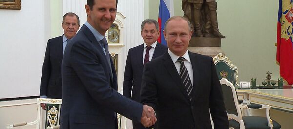Асад на встрече с Путиным поблагодарил Россию за помощь Сирии Асад на встрече с Путиным поблагодарил Россию за помощь Сирии - Sputnik Узбекистан
