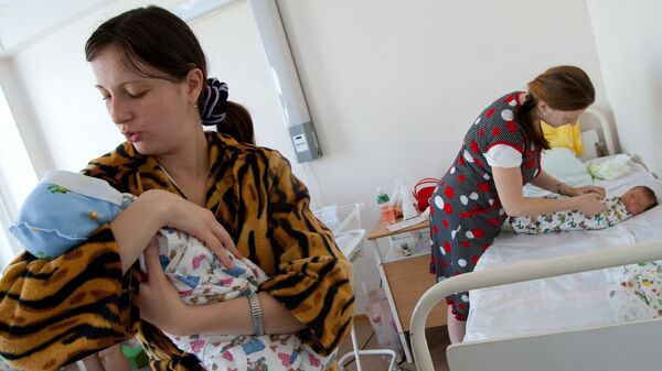 Молодые мамы в послеродовом отделении - Sputnik Узбекистан