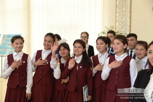 Молодежь, закончившая школу Ибрата, будет приниматься в вузы без экзаменов - Sputnik Узбекистан