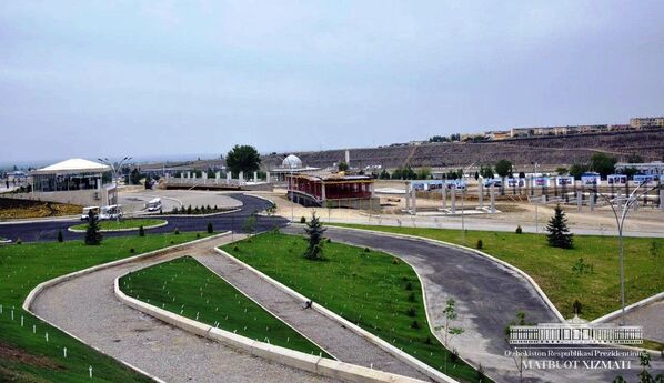 Шавкат Мирзиёев ознакомился с ходом строительных работ в парке культуры и отдыха города Намангана - Sputnik Узбекистан