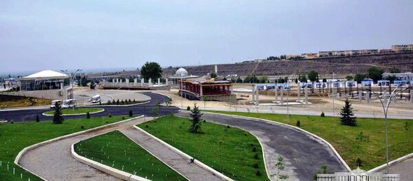 Шавкат Мирзиёев ознакомился с ходом строительных работ в парке культуры и отдыха города Намангана Шавкат Мирзиёев ознакомился с ходом строительных работ в парке культуры и отдыха города Намангана - Sputnik Ўзбекистон