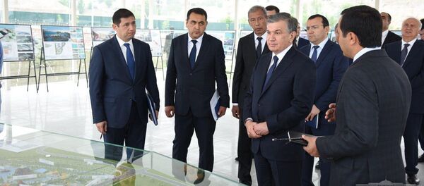Шавкат Мирзиёев ознакомился с ходом строительных работ в парке культуры и отдыха города Намангана - Sputnik Узбекистан