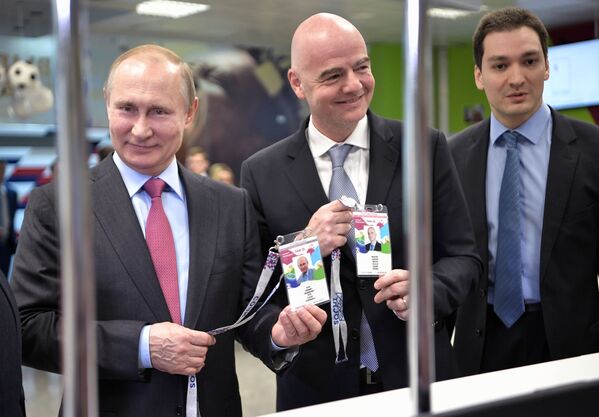Rossiya prezidenti Vladimir Putin va FIFA  prezidenti Jani Infantino. - Sputnik O‘zbekiston