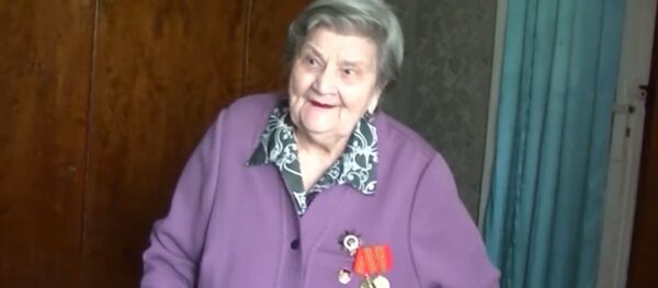 100-летний ветеран из Грузии рассказала о своих военных годах 100-летний ветеран из Грузии рассказала о своих военных годах - Sputnik Узбекистан