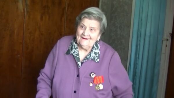 100-летний ветеран из Грузии рассказала о своих военных годах - Sputnik Узбекистан