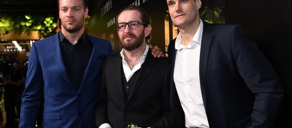 Австрийский актер Вольфганг Черны, российский режиссер и актер Константин Хабенский и немецкий актер Филипп Рейнхардт (слева направо) на премьере своего фильма Собибор в кинотеатре Москва. Австрийский актер Вольфганг Черны, российский режиссер и актер Константин Хабенский и немецкий актер Филипп Рейнхардт (слева направо) на премьере своего фильма Собибор в кинотеатре Москва. - Sputnik Узбекистан