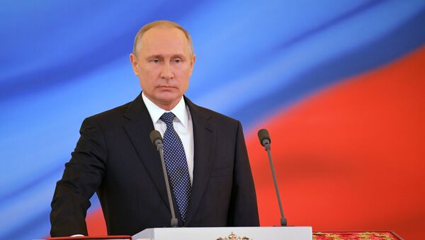 7 maya 2018. Izbranniy prezident RF Vladimir Putin vo vremya seremonii inauguratsii v Kremle - Sputnik O‘zbekiston