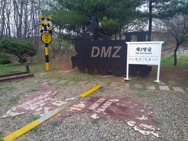 Демилитаризованная зона между Северной и Южной Кореей - Sputnik Узбекистан