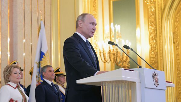 7 мая 2018. Избранный президент РФ Владимир Путин во время церемонии инаугурации в Кремле - Sputnik Узбекистан