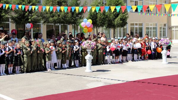 Спасибо за Победу: столичные школьники поздравили ветеранов с праздником - Sputnik Узбекистан