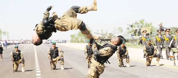 Показательные выступления военнослужащих Узбекистана - Sputnik Узбекистан