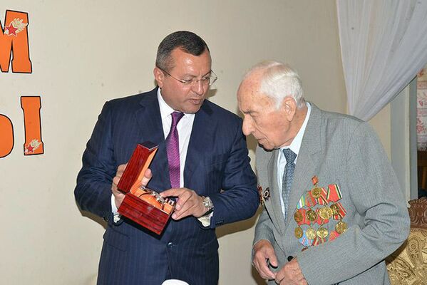 Хоким Самарканда зачитал ветеранам поздравление от Шавката Мирзиёева - Sputnik Узбекистан