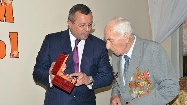 Хоким Самарканда зачитал ветеранам поздравление от Шавката Мирзиёева - Sputnik Ўзбекистон