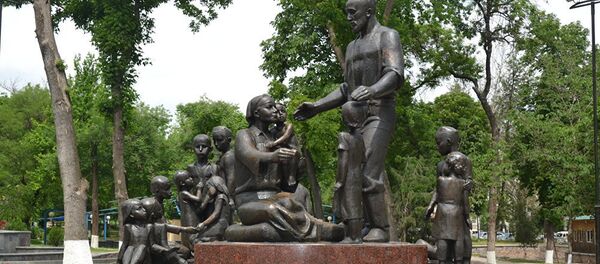 Памятник семье Шамахмудовых - Sputnik Ўзбекистон