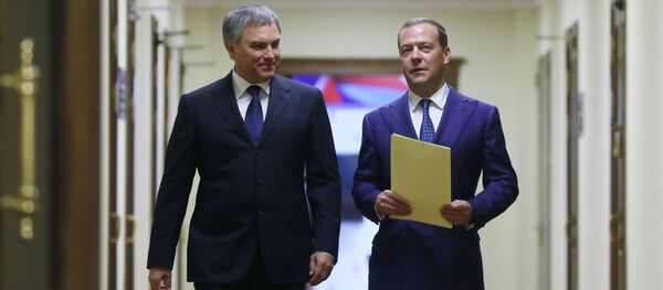 Исполняющий обязанности председателя правительства РФ Дмитрий Медведев Исполняющий обязанности председателя правительства РФ Дмитрий Медведев - Sputnik Узбекистан