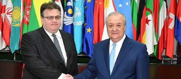 Главы МИД Узбекистана и Литвы Абдулазиз Камилов и Линас Линкявичус Главы МИД Узбекистана и Литвы Абдулазиз Камилов и Линас Линкявичус - Sputnik Узбекистан