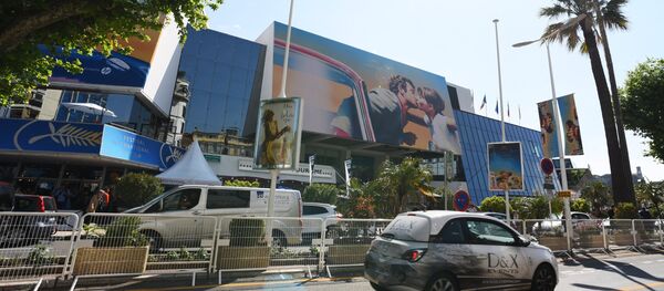 Дворец фестивалей и конгрессов на набережной Круазет, где пройдет церемония открытия 71-го Каннского международного кинофестиваля Дворец фестивалей и конгрессов на набережной Круазет, где пройдет церемония открытия 71-го Каннского международного кинофестиваля - Sputnik Узбекистан