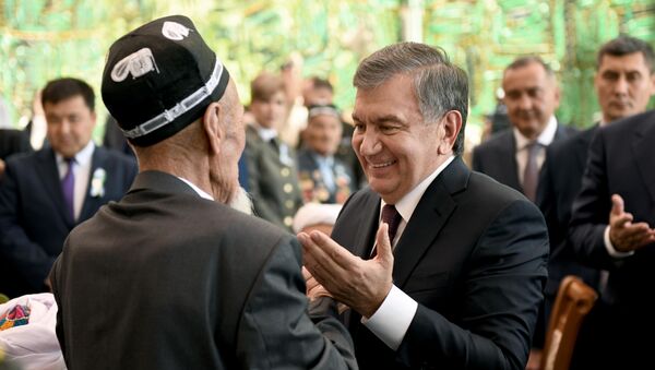 Как президент Узбекистана поздравлял ветеранов с 9 мая - Sputnik Узбекистан