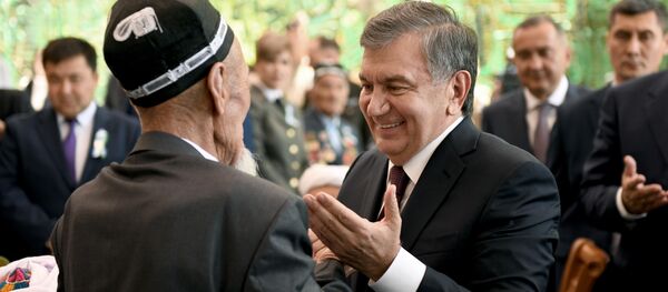 Как президент Узбекистана поздравлял ветеранов с 9 мая Как президент Узбекистана поздравлял ветеранов с 9 мая - Sputnik Узбекистан