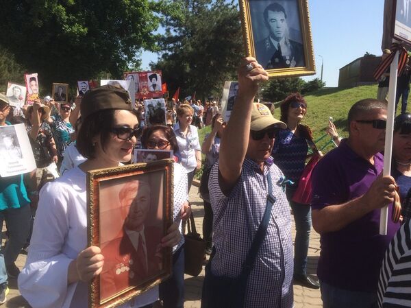 Акция памяти на территории мемориального комплекса Братские могилы в Ташкенте - Sputnik Узбекистан