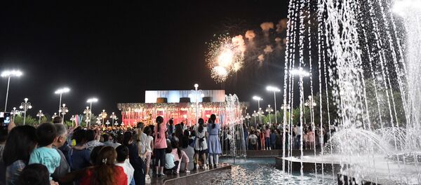 Праздничный салют в Ташкенте в честь Дня памяти и почестей - Sputnik Узбекистан