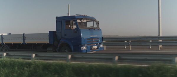 На подходе к Крымскому мосту испытали беспилотные автомобили - Sputnik Узбекистан