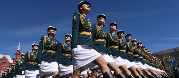 Курсантки Военного университета министерства обороны РФ на военном параде, посвященном 73-й годовщине Победы в Великой Отечественной войне Курсантки Военного университета министерства обороны РФ на военном параде, посвященном 73-й годовщине Победы в Великой Отечественной войне - Sputnik Ўзбекистон