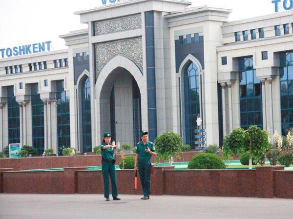 В Ташкенте появились девушки, работающие инспекторами дорожно-патрульной службы. В Ташкенте появились девушки, работающие инспекторами дорожно-патрульной службы. - Sputnik Узбекистан